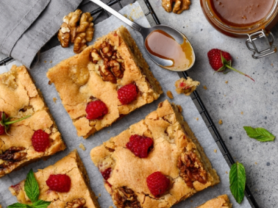 Blondies mit Himbeeren und Walnüssen | vegan & laktosefrei